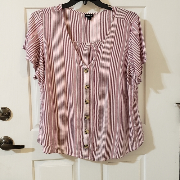 Torrid Women's Off White and Burgundy Striped Top Size 1 - Picture 1 of 8
